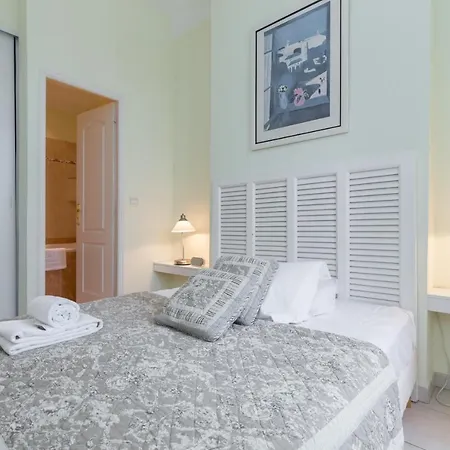 Sleeps 4 Air Con Wifi קאן