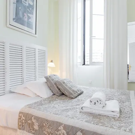 Sleeps 4 Air Con Wifi קאן